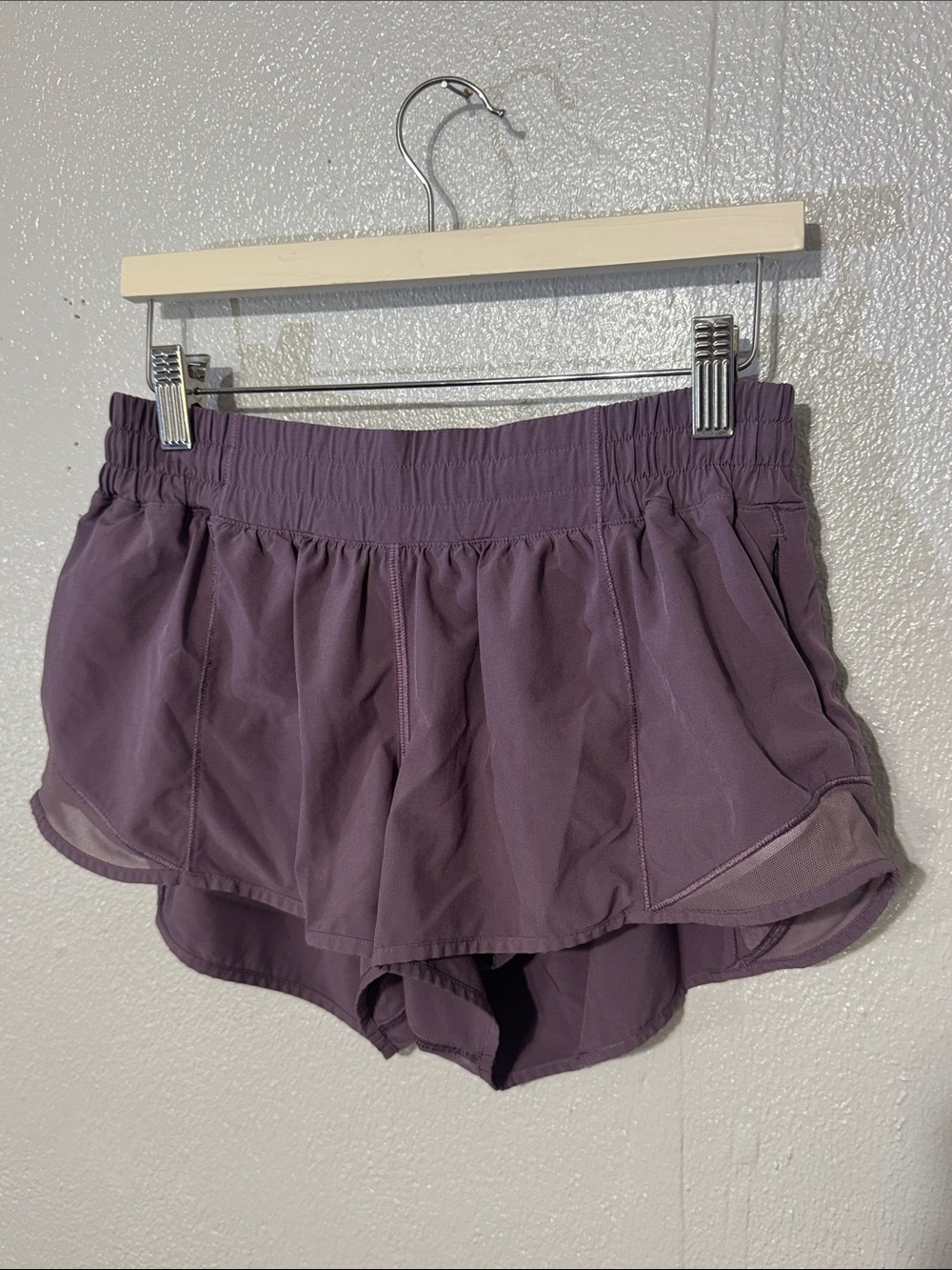 Lululemon Hotty Hot Lined Running Shorts Lavender Purple Athletic Size 8 2.5"